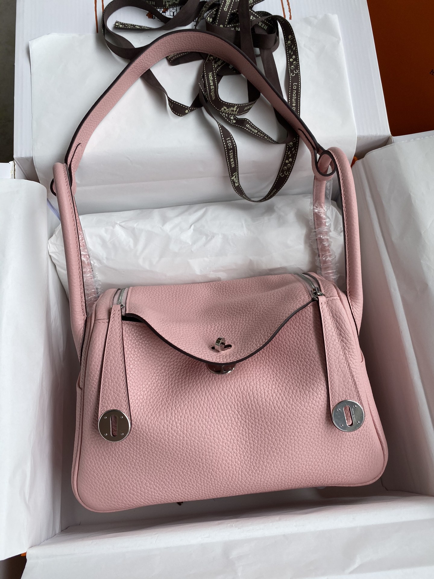 Hermes Lindy 26cm Handbag Shoulder Bag In Pink Clemence Leather